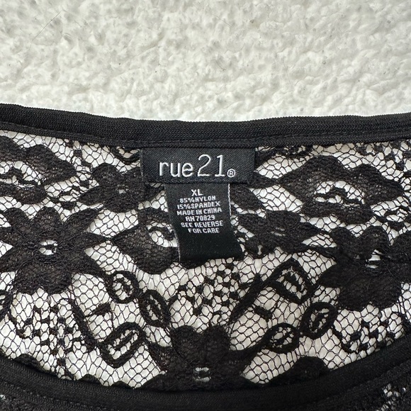 Rue21 Sheer Floral Shirt Size XL - Picture 2 of 3